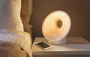https://www.slashgear.com/philips-somneo-connected-lamp-smart-sleep-iot-alarm-clock-20527990/